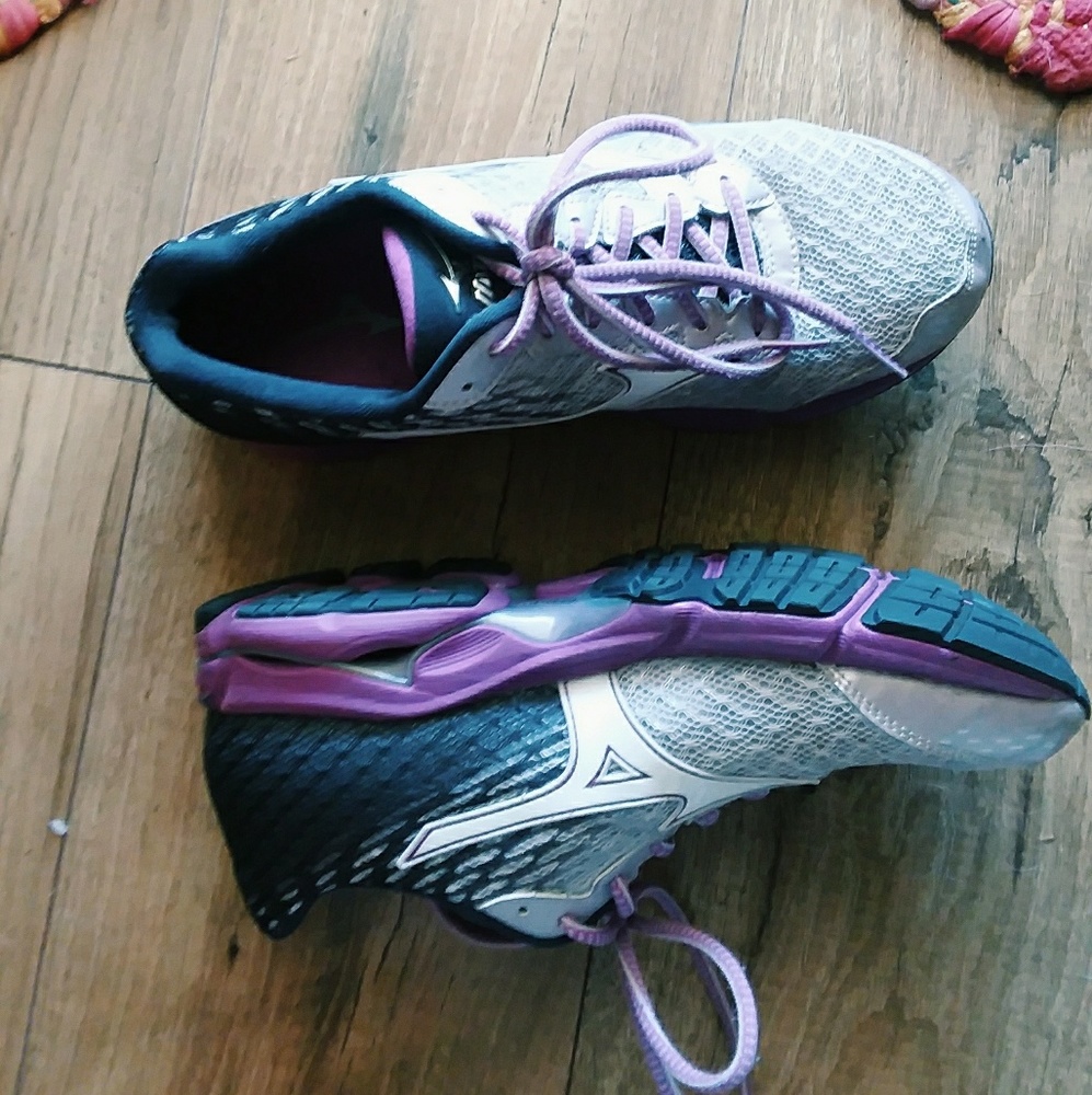 Mizuno running shoes